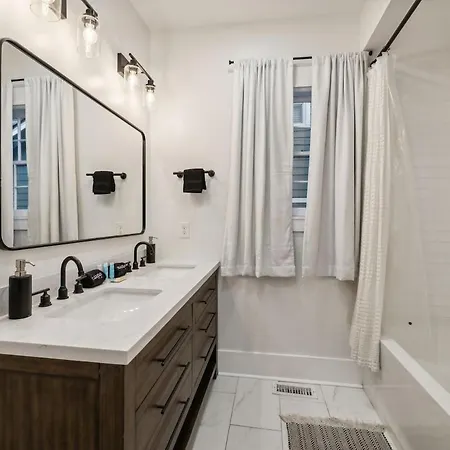 Speakeasy. East Nash. Hot Tub. Mins To Broadway * Nashville