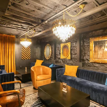 Luxury 2br Midtown Near Broadway & Pool Holiday home
