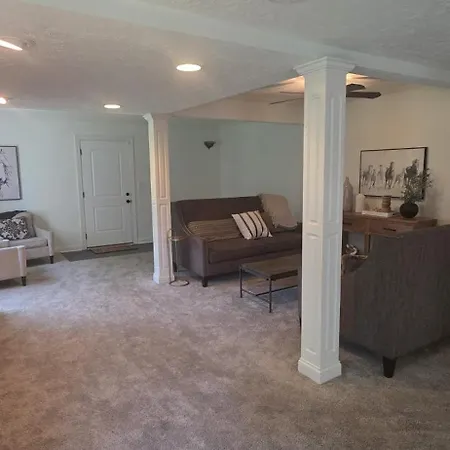 Unwind By The Fireplace In North Holiday home Nashville