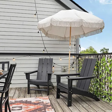 The Velvet Spur - Rooftop Retreat Near Germantown Holiday home