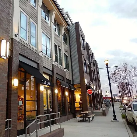 12 South With Rooftop Sauna, Wet Bar, And Two Car Garage Nashville