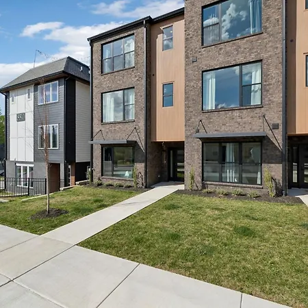 Fancy Townhouse With Rooftop Hot Tub & Fireplace *