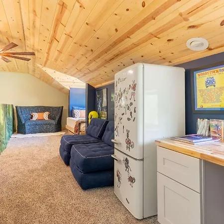 The Magic Cottage- Artsy Escape With Hot Tub & Charm Holiday home *