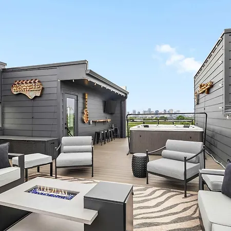 Rooftop Oasis - Hot Tub Views Nashville