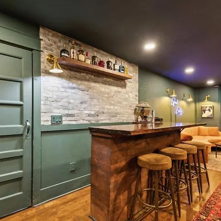 Holiday home Speakeasy. East Nash. Hot Tub. Mins To Broadway