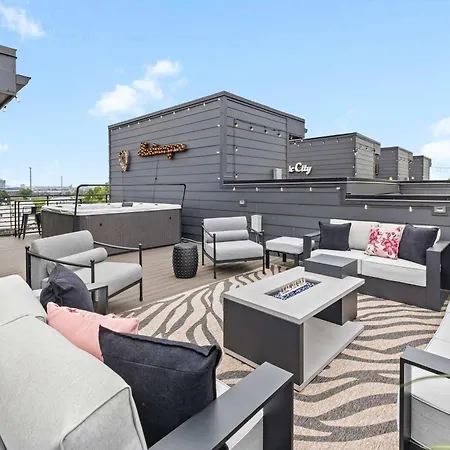 Rooftop Oasis - Hot Tub Views Holiday home Nashville