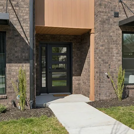Fancy Townhouse With Rooftop Hot Tub & Fireplace Holiday home *