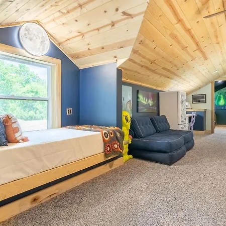 The Magic Cottage- Artsy Escape With Hot Tub & Charm Holiday home *