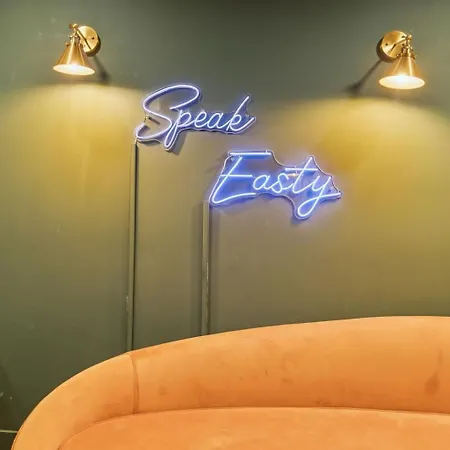 Holiday home Speakeasy. East Nash. Hot Tub. Mins To Broadway Nashville