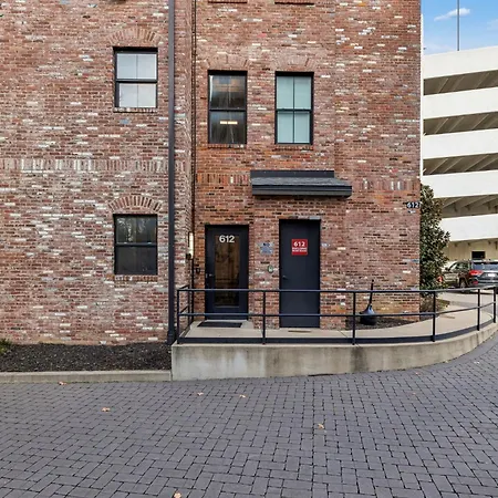 Holiday home Luxury 2br Midtown Near Broadway & Pool