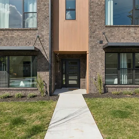 Fancy Townhouse With Rooftop Hot Tub & Fireplace Holiday home *