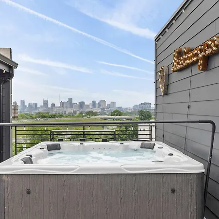 Rooftop Oasis - Hot Tub Views Holiday home