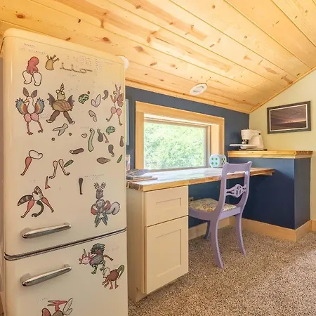 The Magic Cottage- Artsy Escape With Hot Tub & Charm Nashville
