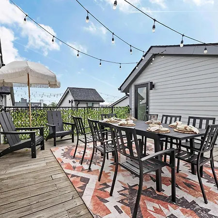 The Velvet Spur - Rooftop Retreat Near Germantown Holiday home Nashville