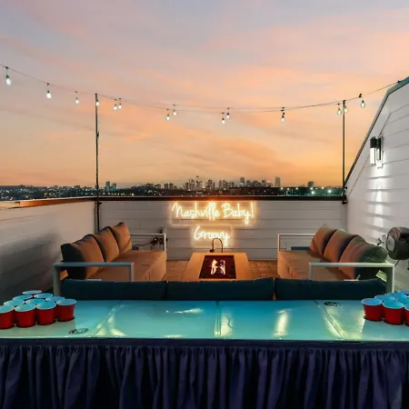 Holiday home Downtown Hangout With Hot Tub Nashville