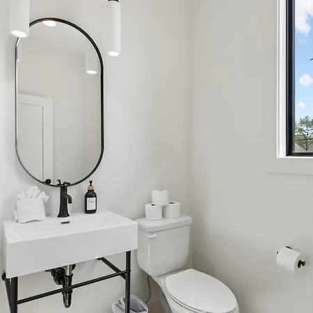 Sleek Trio Townhomes 9br 3 Hot Tubs Holiday home *