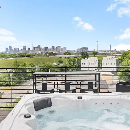 Rooftop Oasis - Hot Tub Views Holiday home