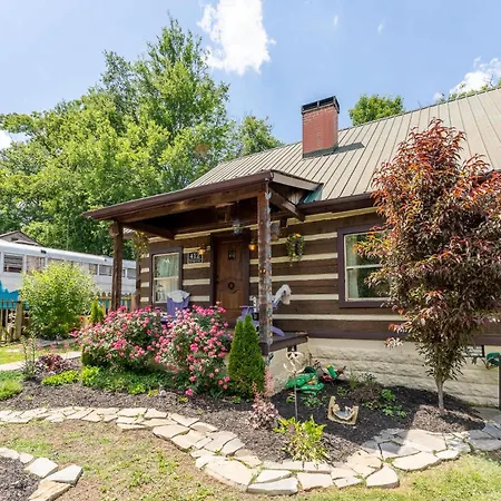 The Magic Cottage- Artsy Escape With Hot Tub & Charm