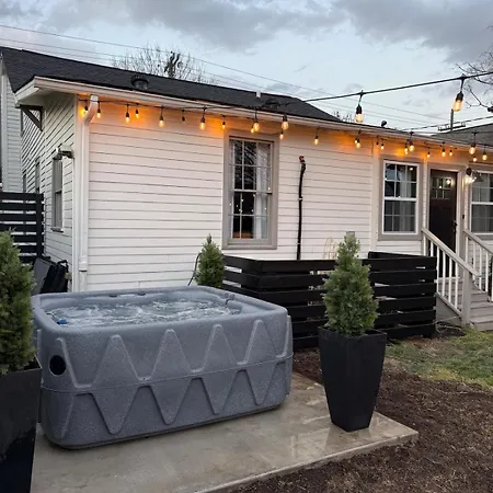 Holiday home Speakeasy. East Nash. Hot Tub. Mins To Broadway *