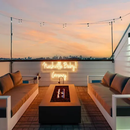 Holiday home Downtown Hangout With Hot Tub *