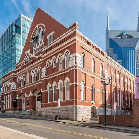 Old School Cool 3br Minutes To Downtown