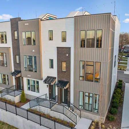 Downtown Hangout With Hot Tub Holiday home