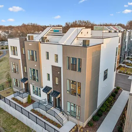Downtown Hangout With Hot Tub Holiday home