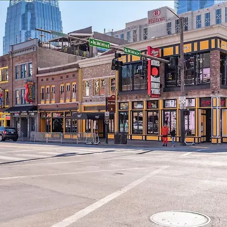 Old School Cool 3br Minutes To Downtown Holiday home