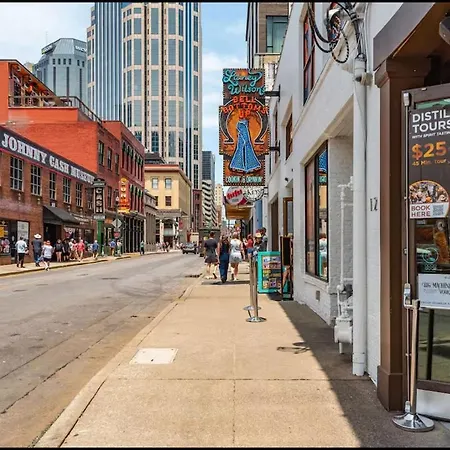 Holiday home Old School Cool 3br Minutes To Downtown *