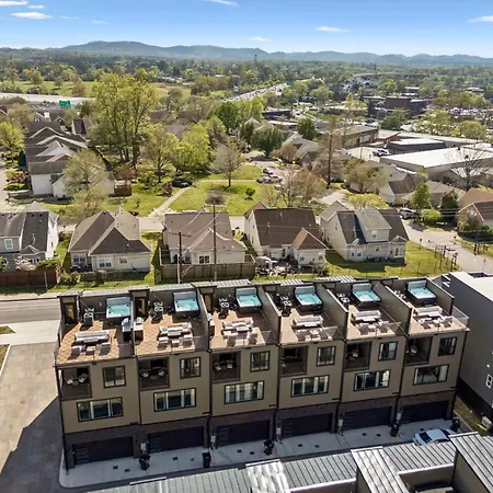Holiday home Sleek Trio Townhomes 9br 3 Hot Tubs *