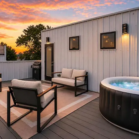 Modern Townhome With Garage & Ev Charger