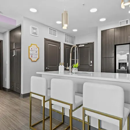 Vibrant Retreat Pool And Glam Apartment *