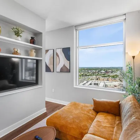 Music For 2 Gulch, Pool & Whole Foods Apartment *
