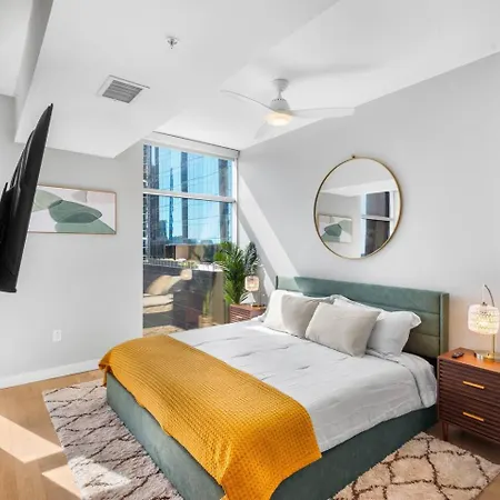 Luxury Pool, Gym & Lounge + Free Parking Nashville