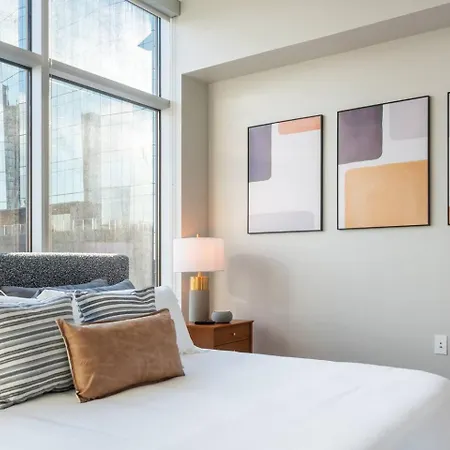 Luxury Gulch Skyline Views, Pool, Parking * Nashville
