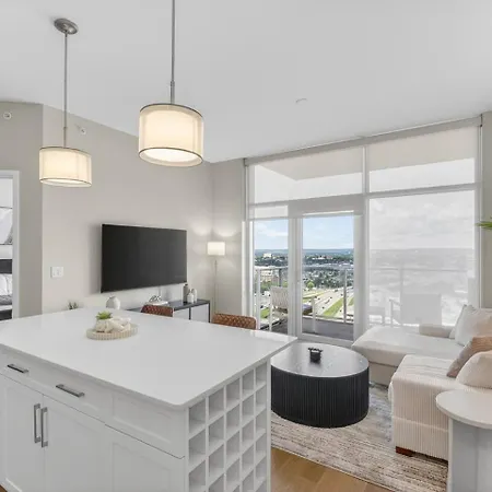 Broadway Views Lux Gulch Condo+ Private Balcony