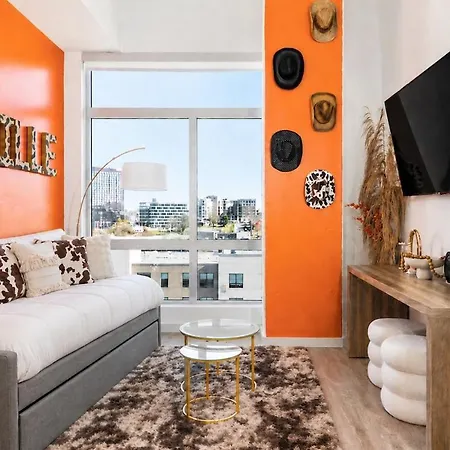 Walk To Broadway, Rooftop Pool And Sky Lounge Apartment *