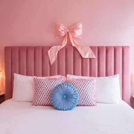 Sweet & Glam Pop Near Vanderbilt & Downtown Nashville