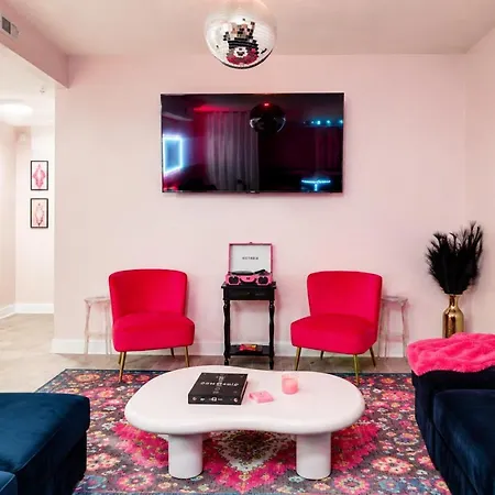 Pink Pony Club Retreat Near Vanderbilt Sleeps 6 Apartment Nashville