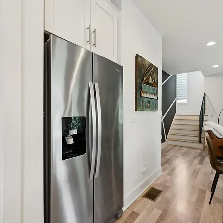 Modern Townhouse Close To Broadway Apartment