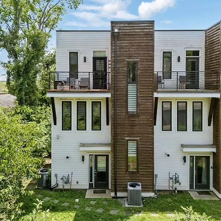 Modern Townhouse Close To Broadway