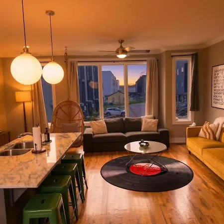 Apartment Rooftop Skyline View-close To Broadway-sleeps 8 Nashville