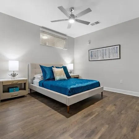 Spacious 2br N Gulch Walk To Broadway & Rooftops Apartment Nashville