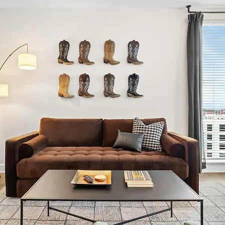 Modern 2br W 2 King Beds Near Broadway Apartment Nashville