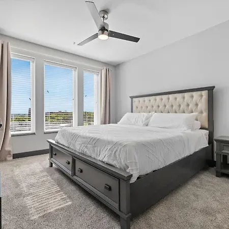 View Getaway 2br Near Broadway & Gulch Apartment Nashville