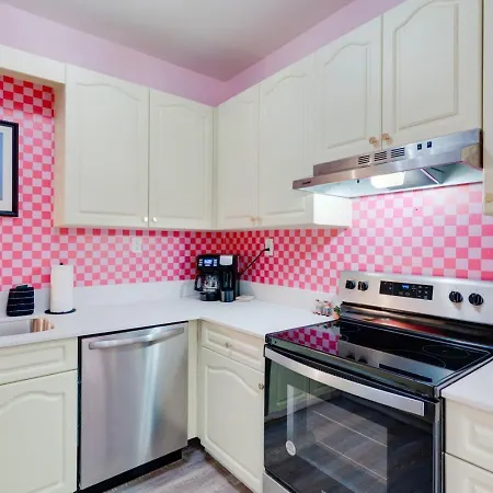 Colorful Escape Minutes From Broadway * Nashville