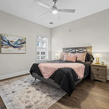 Stylish Gulch Retreat - Near Broadway Nashville