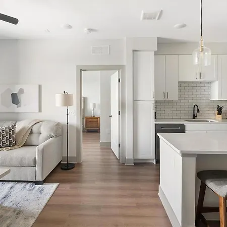 Landing Beautiful 2Bd Gym Courtyard Apartment