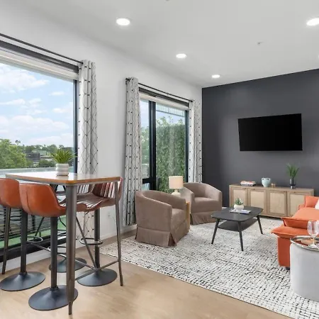 Modern Gulch Getaway With Pool, Garage And Balcony