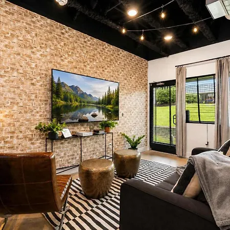 Spacious Near Downtown & Bna